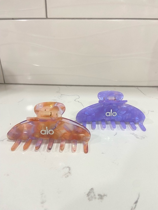 ALO Yoga Accessories - NWOT Alo 90’s Hair Claw Clips Bundle of 2